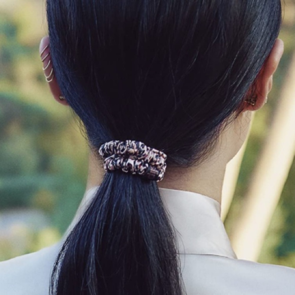 Slip ONE 1
Pure Silk Skinny Scrunchie cheetah leopard mulberry brown tan black
